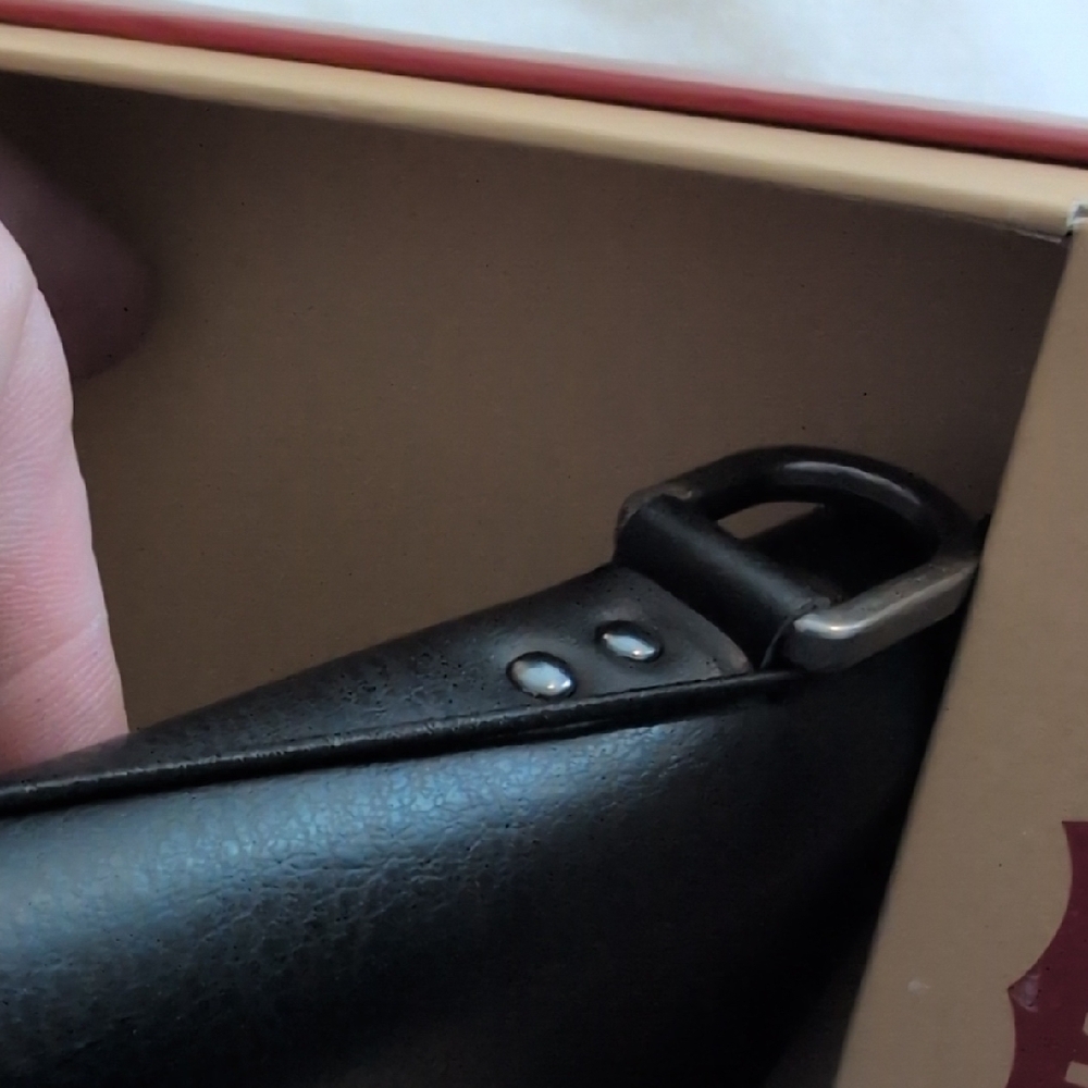 Levi's Black Wallet with Silver Logo - Picture 5 of 8